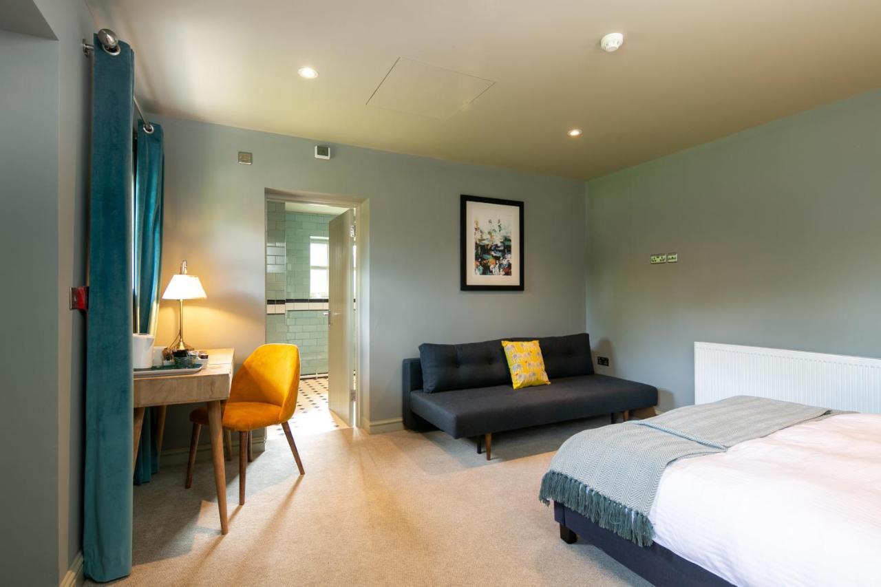 เดอะ คาวเดรย์ อาร์ม Bed & Breakfast Worth  ภายนอก รูปภาพ