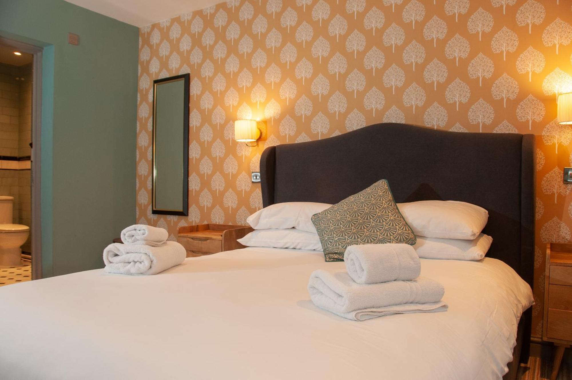 เดอะ คาวเดรย์ อาร์ม Bed & Breakfast Worth  ภายนอก รูปภาพ
